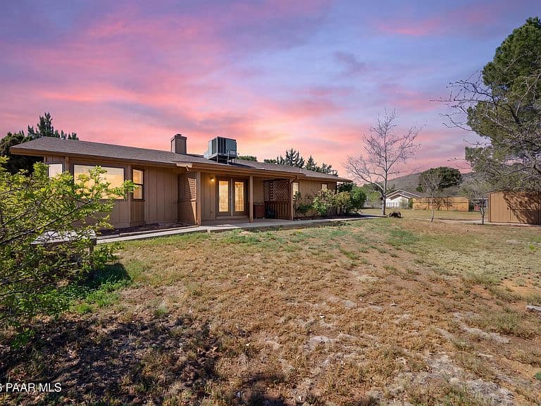 3600 N Mountain View Dr photo 2