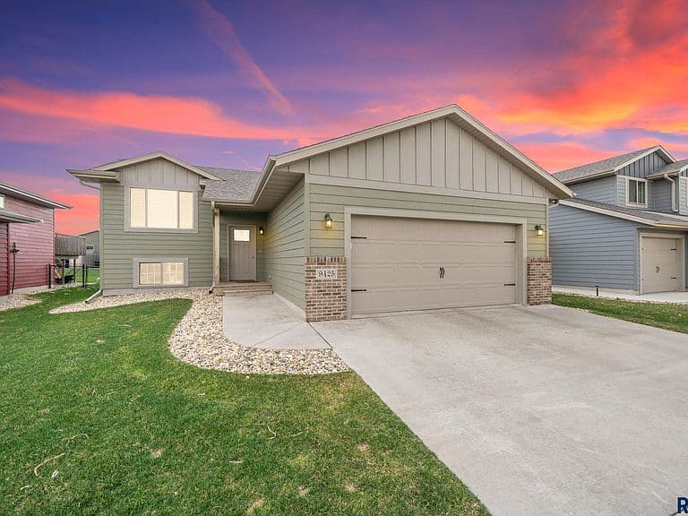 9425 W Liam St photo 2