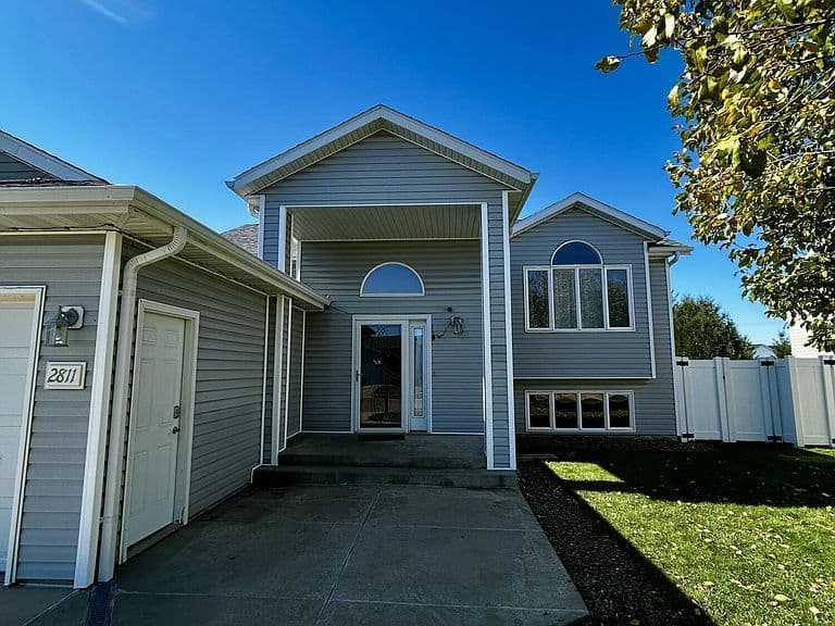 2811 Plainview Dr SE photo 2