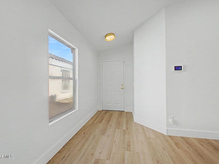 1226 E MADDISON Street photo 4