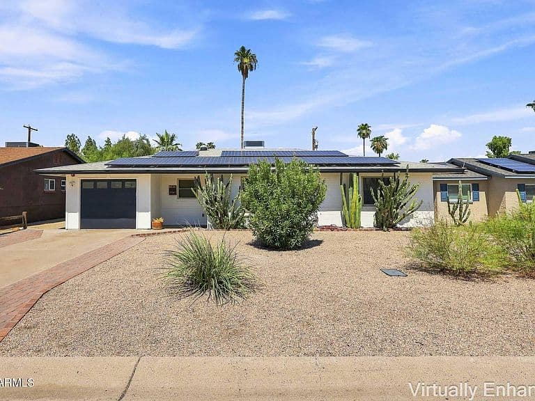 6826 E EDGEMONT Avenue photo 2