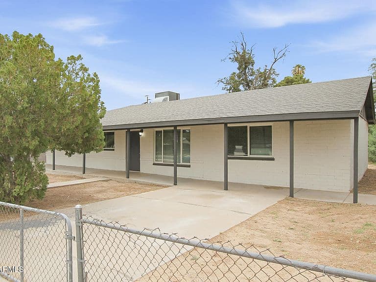 310 4TH Avenue W photo 1