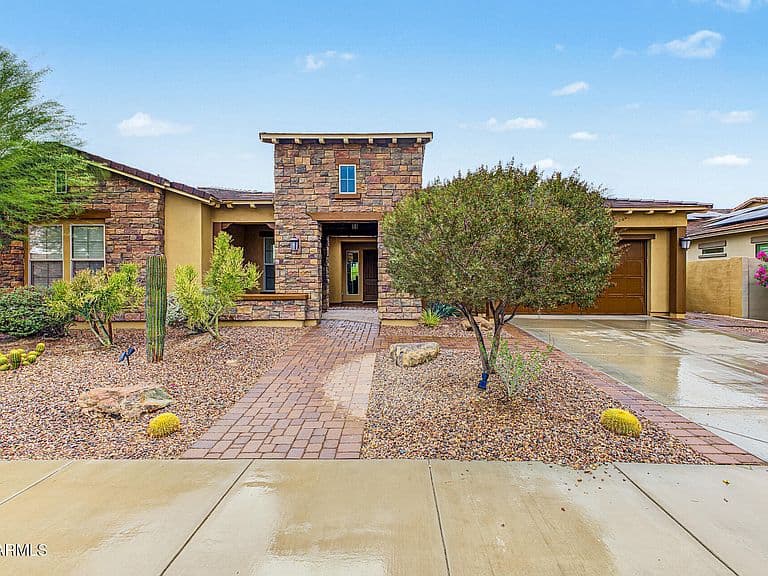 18106 W ACACIA Drive photo 1
