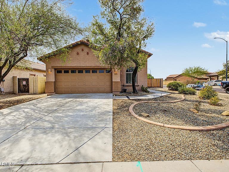 919 E RANDY Street photo 2