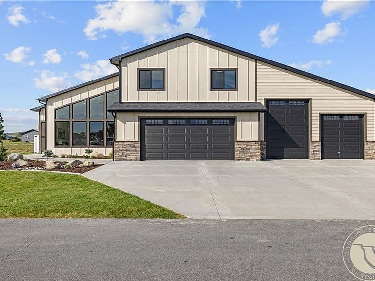 6333 Skycrest Dr photo 2