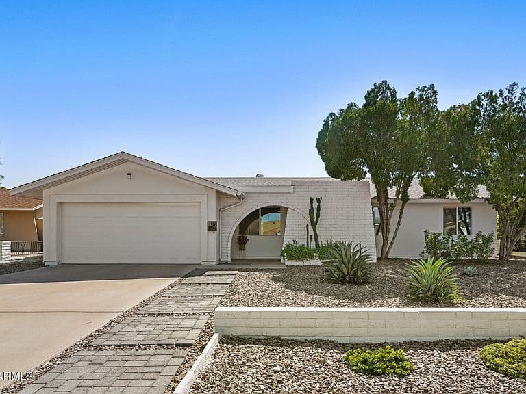 1135 E BELL DE MAR Drive photo 2