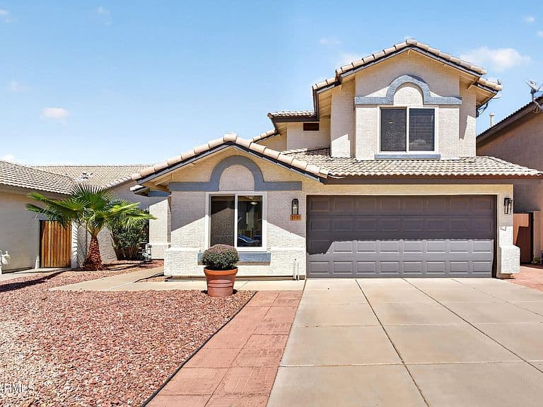 1100 W GLENMERE Drive photo 1