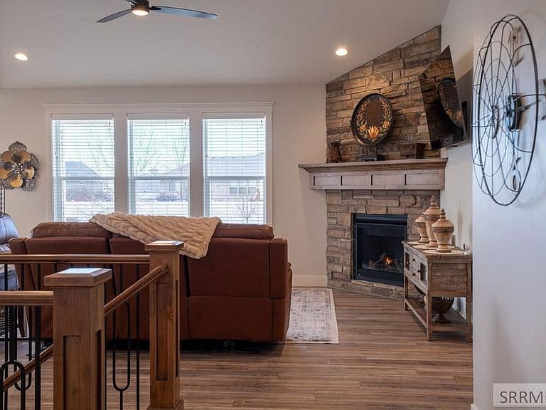 857 Oak Hill Way photo 3
