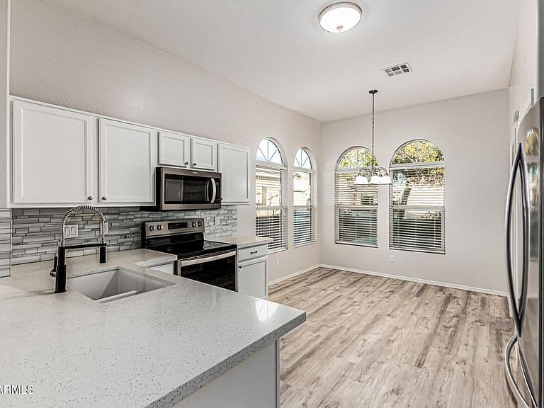 554 S 233rd Dr photo 2