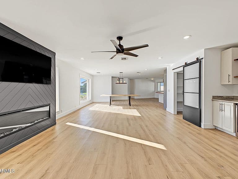439 S CACTUS WREN Street photo 4