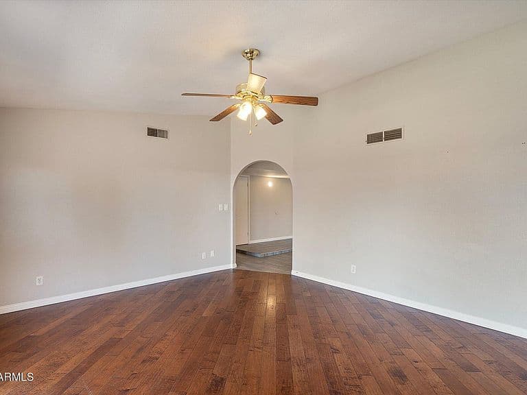 227 W TARO Lane photo 5