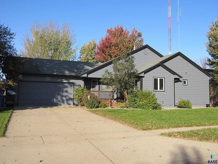 635 N Solar Dr photo 1