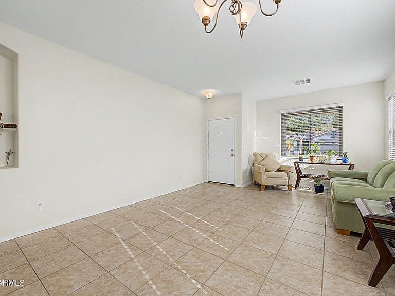 18664 E LARK Drive photo 5