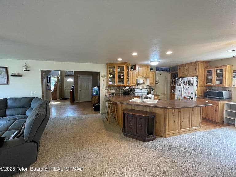 417 Grizzly Rd photo 4