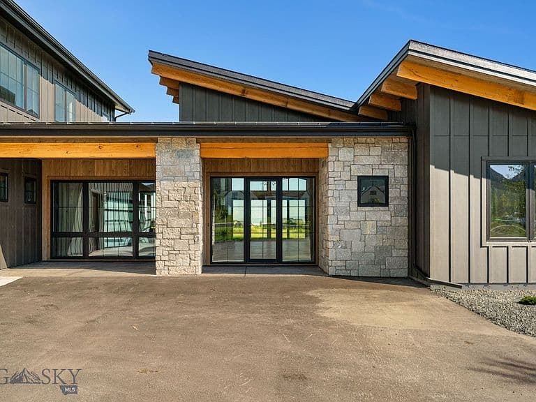 678 Clancy Way photo 4