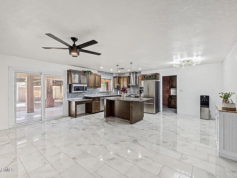 1203 W ALAMO Drive photo 3