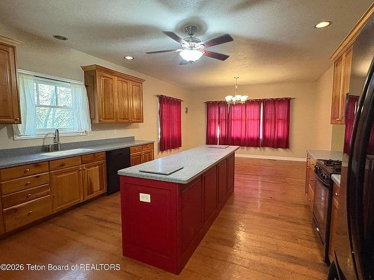 221 Spruce St photo 5