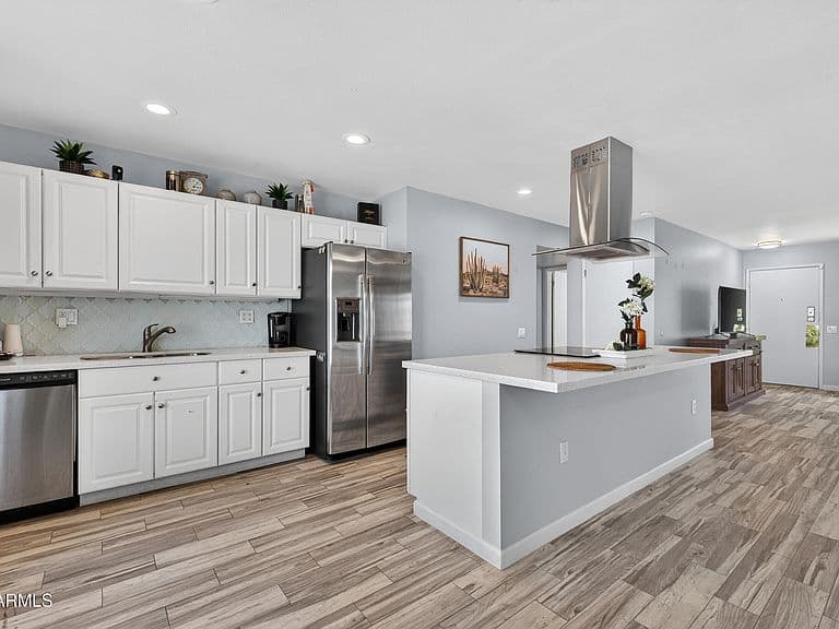 13034 W BUTTERFIELD Drive photo 1