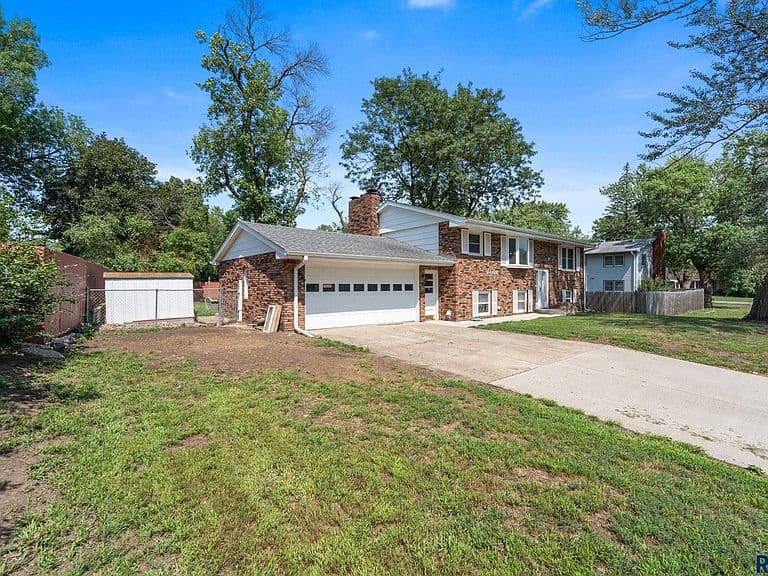 1408 E Sylvan Cir photo 3