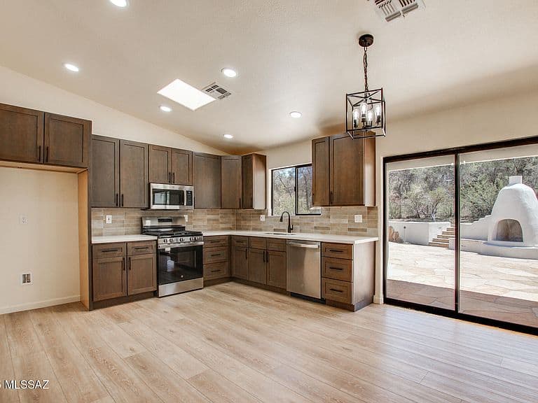 320 N Estill Dr photo 3