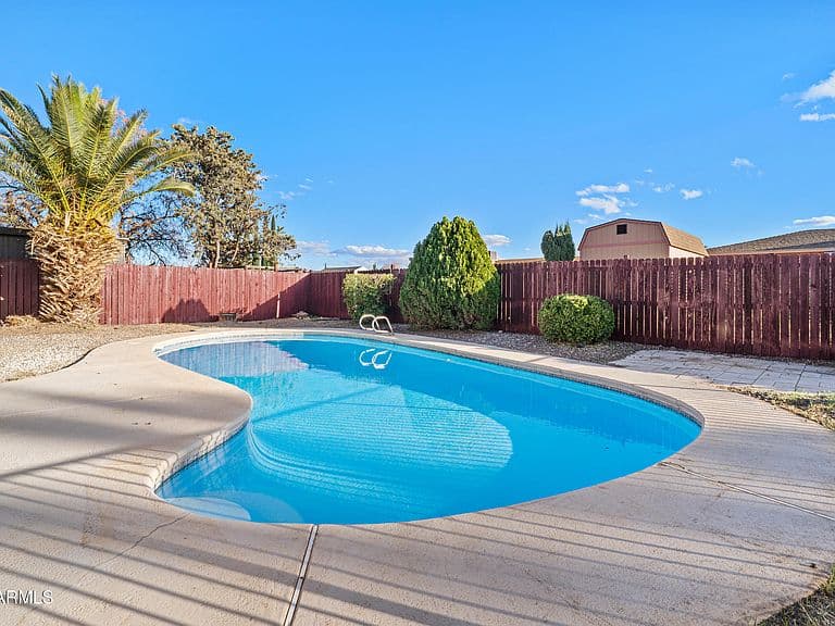 522 Phillip Dr photo 1