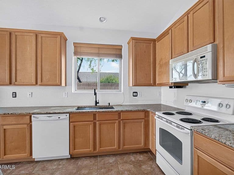 1518 E FONTANA Drive photo 3