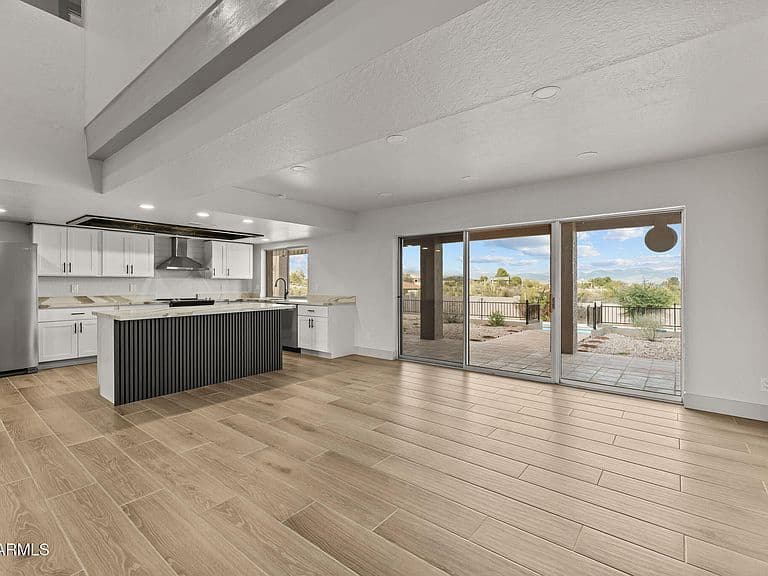 1560 Vista Drive photo 3