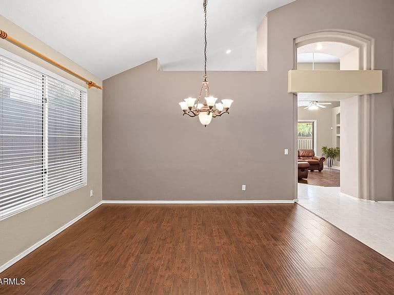 908 E MOUNTAIN SAGE Drive photo 4