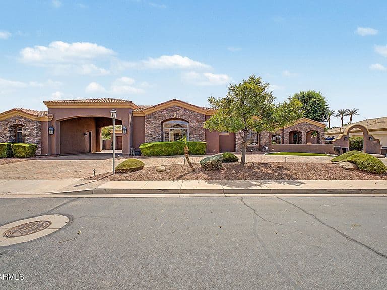 2675 E BARTLETT Place photo 1