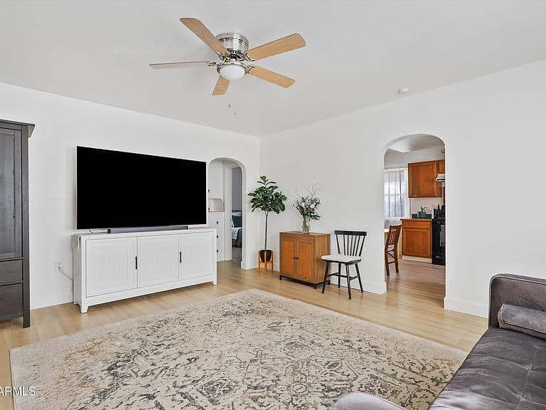 1709 N 16th Ave photo 3