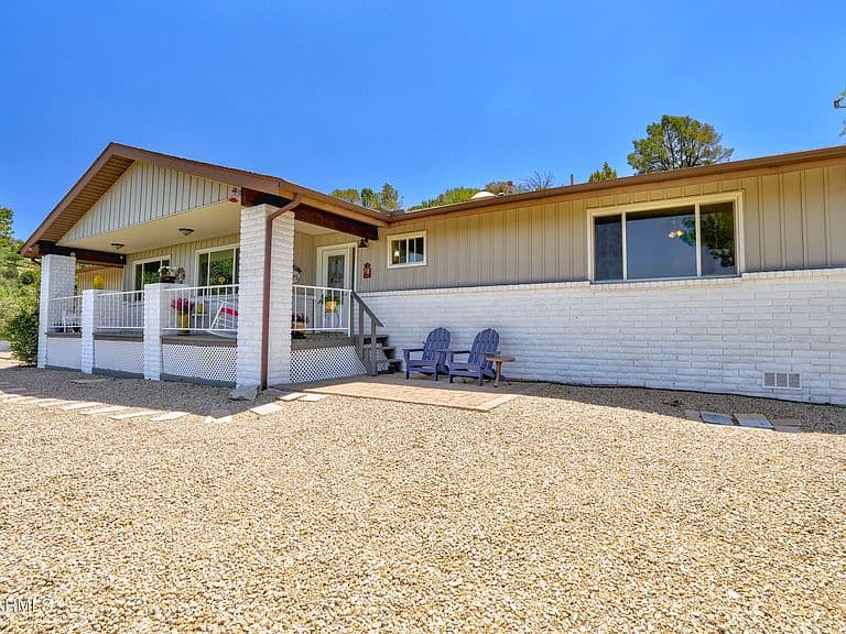 820 DEVEREAUX Drive photo 3
