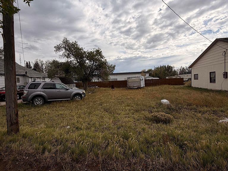 104 E Lincoln St photo 3
