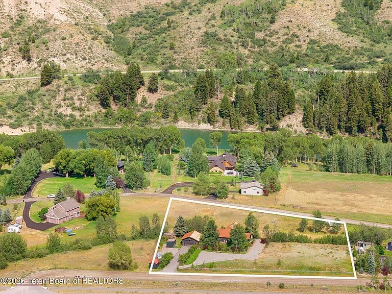 8855 Riverfront Dr photo 1