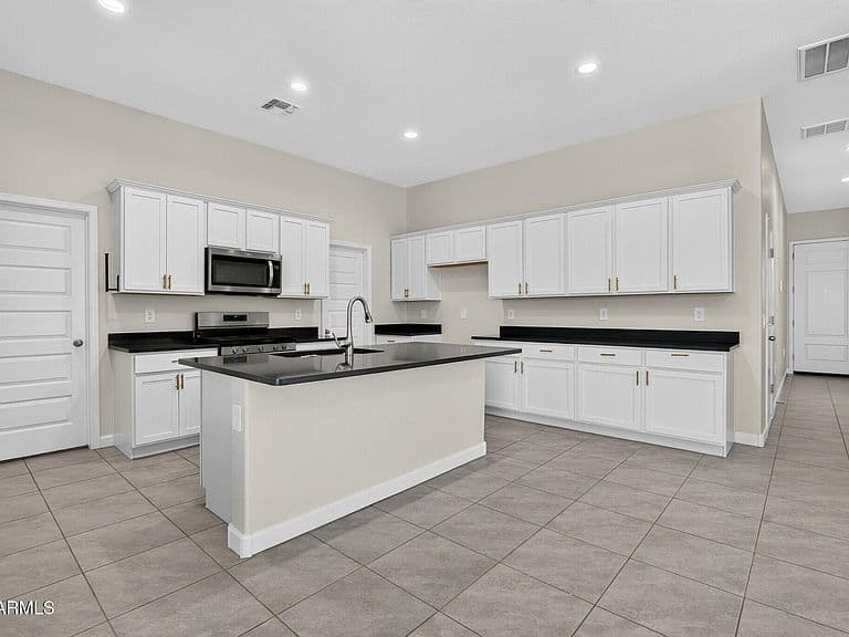 40957 W SHAVER Drive photo 3