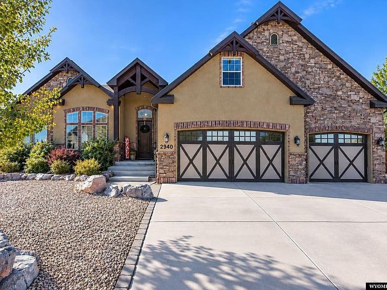2940 Mustang Dr photo 1