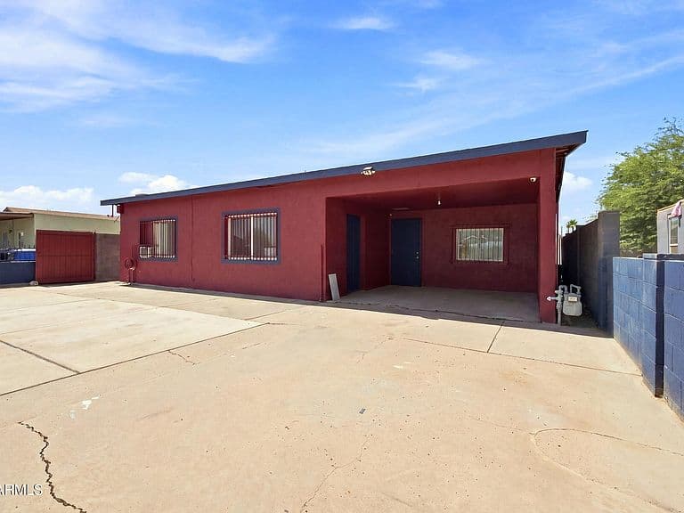 902 S 30TH Drive photo 2