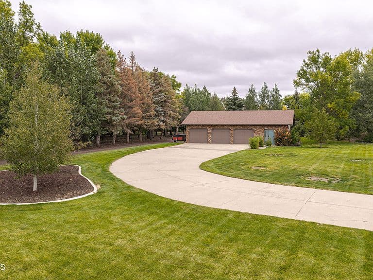 9405 Oak Dr photo 4