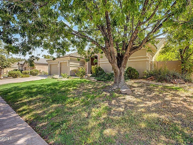1095 N JAMAICA Court photo 5