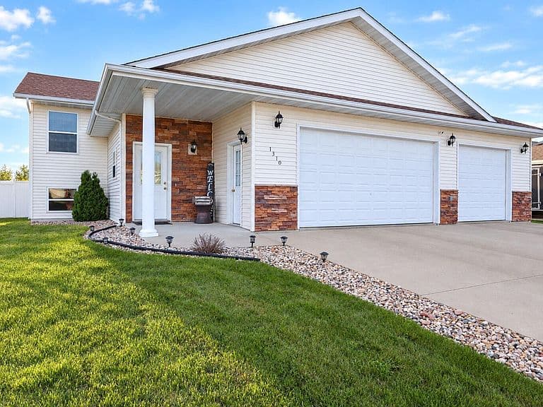 1310 Warren Dr photo 1