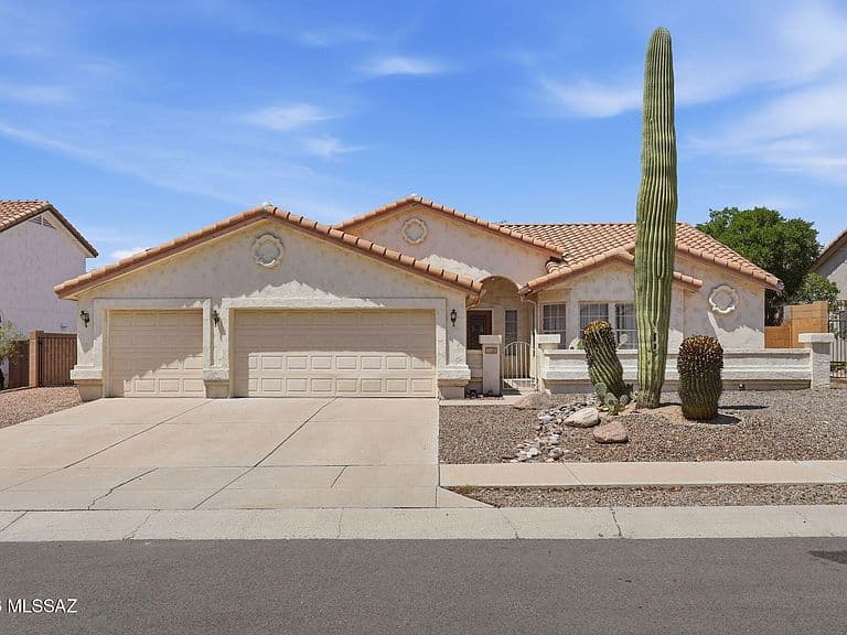 8201 N Tammeron Ct photo 1