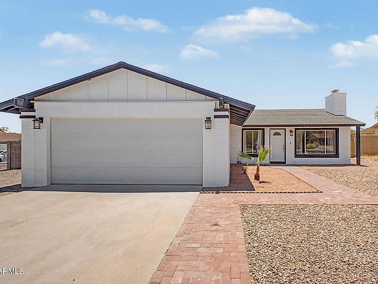 2577 E SWEETWATER Avenue photo 1