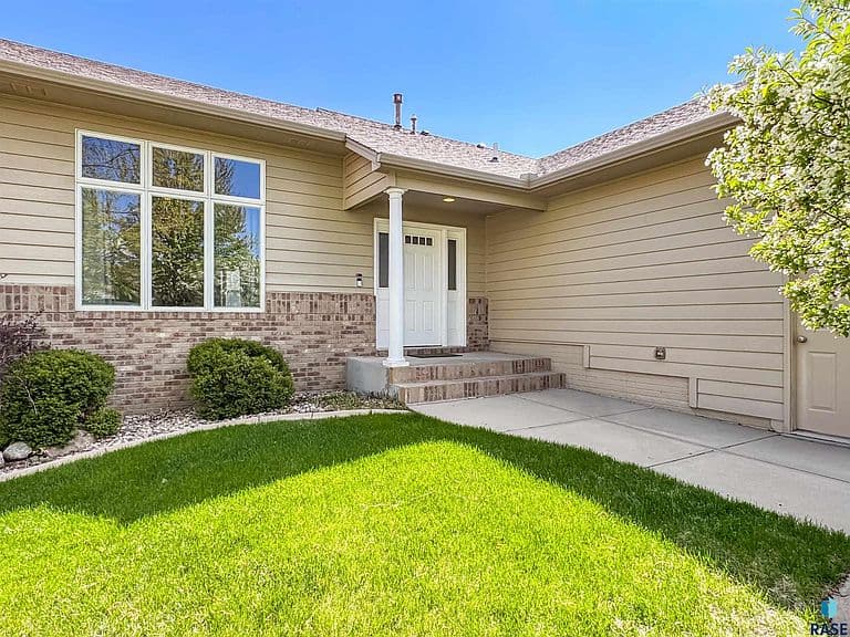 3144 S Newcastle Ct photo 2
