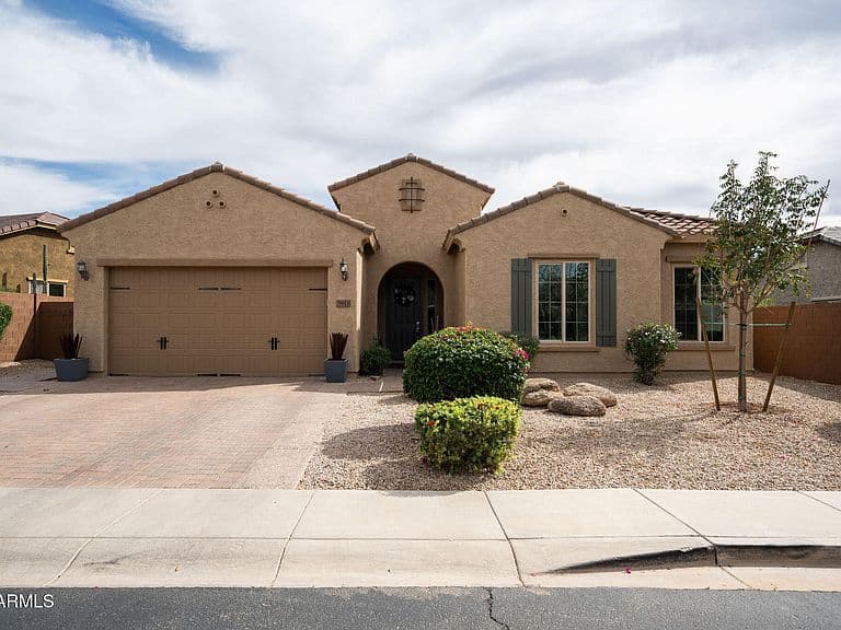 5913 E BRAMBLE BERRY Lane photo 1