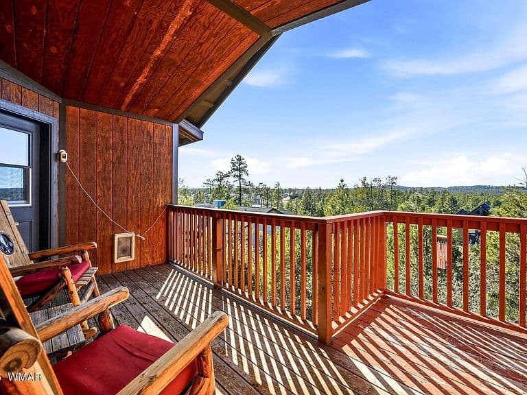 2310 Evergreen Ln photo 2