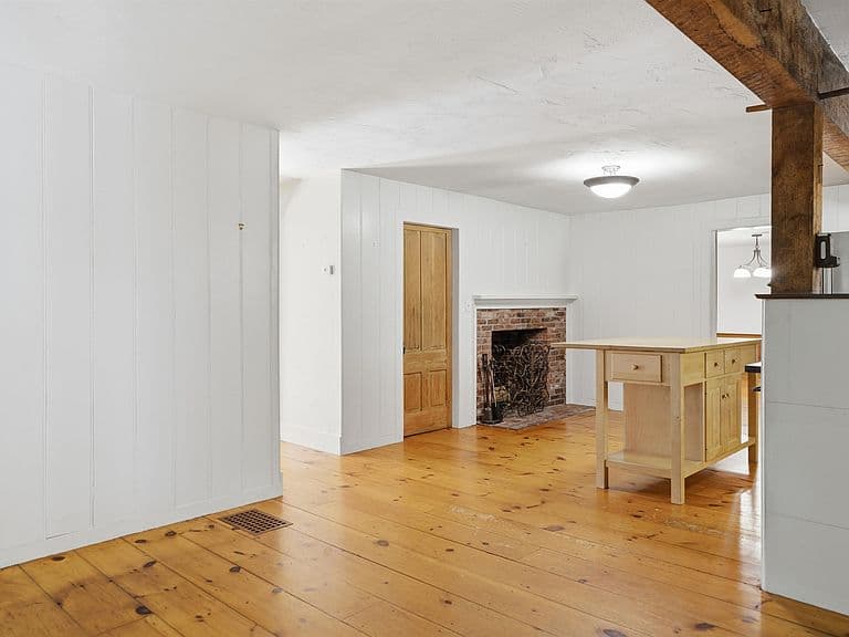 8 Baptist Hill Road photo 3