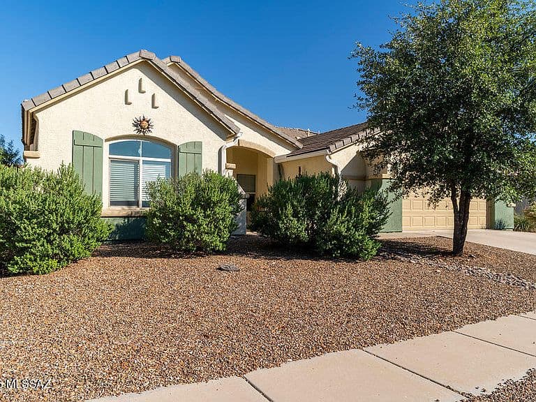9426 N Stonebrook Dr photo 2