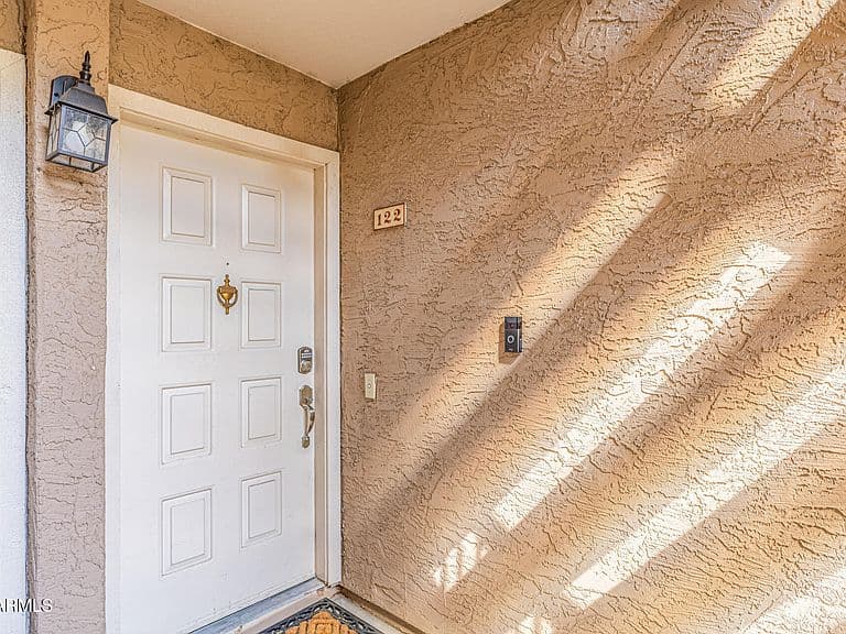 2146 W Isabella Ave APT 122 photo 2