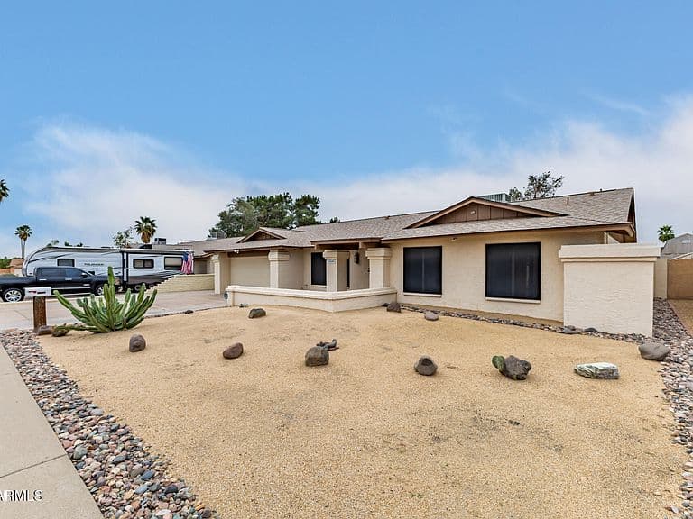 17226 N 31st Ave photo 3