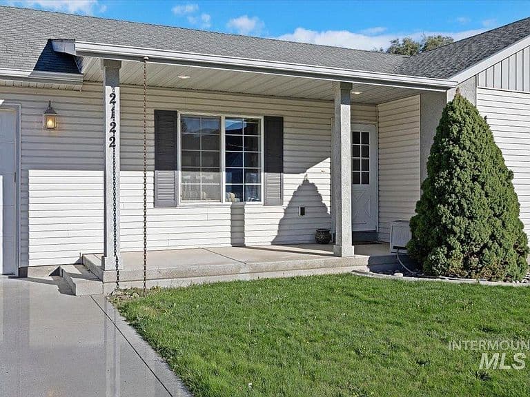 2122 Bitterbrush Ct photo 4