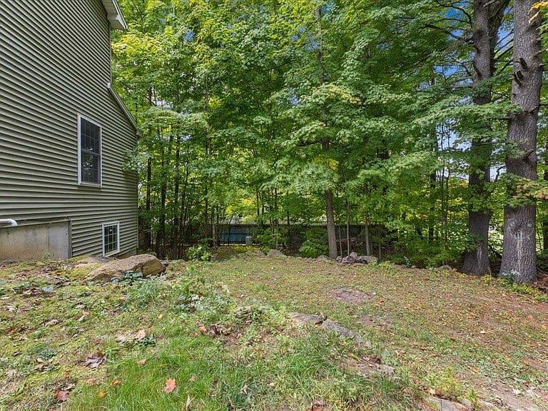 42 Aurora Lane photo 3